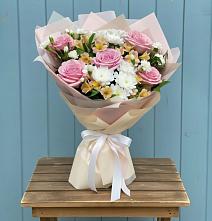 Букет цветов из:  Гвоздики, Орхидеи и Розы в Зеленоборском