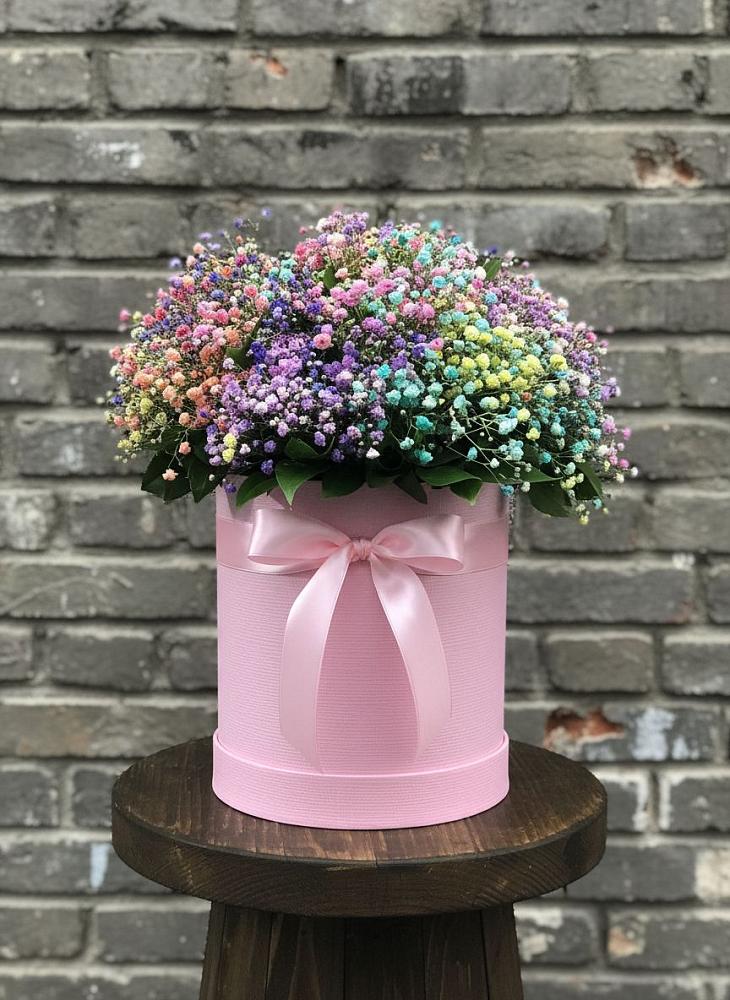 Цветочная композиция из Гипсофила и Розы в шляпной коробке в Зеленоборском