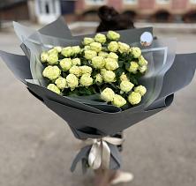 Букет Белые кустовые розы Солинеро в Зеленоборском