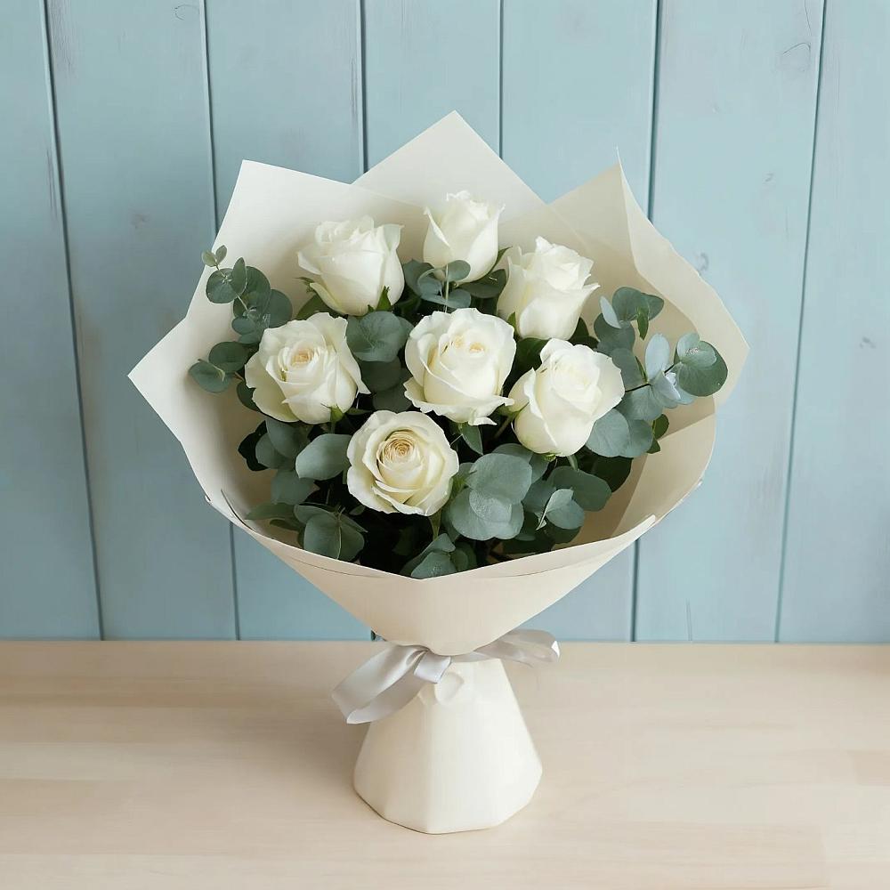 Букет Белые розы в Эвкалипте в Зеленоборском