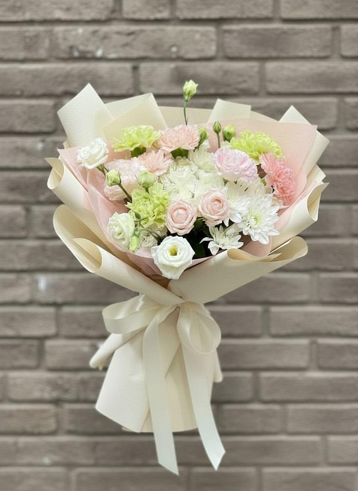 Букет цветов из: Гвоздики, Розы, Лизиантусы и Хризантемы в Зеленоборском