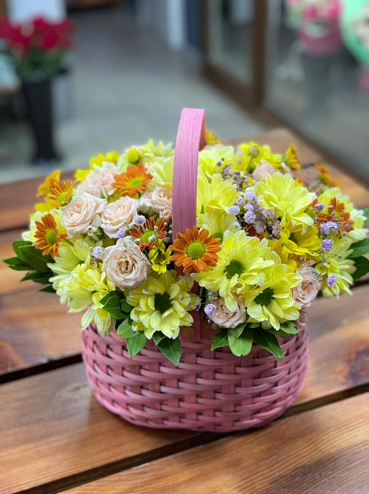 Цветочная композиция из Хризантемы и Розы в корзине в Зеленоборском