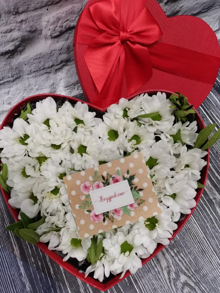 Цветочная композиция из Хризантемы в виде сердца в Зеленоборском