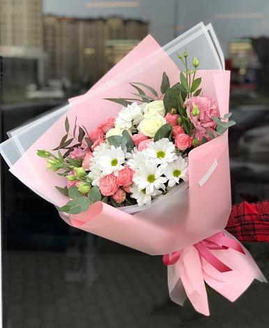 Букет цветов из: Розы, Лизиантусы и Хризантемы в Зеленоборском
