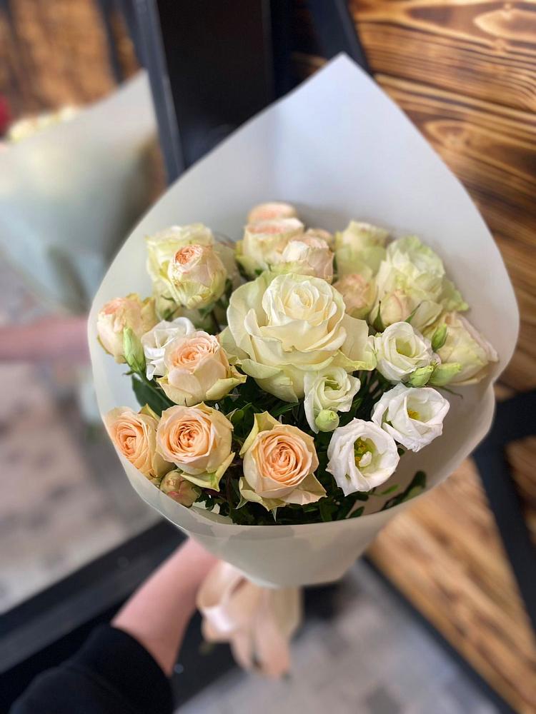 Букет цветов из: Розы и Лизиантусы в Зеленоборском